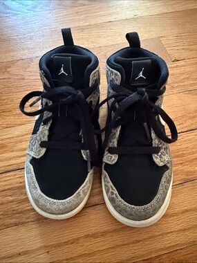 Jordan Kids Mid-Top Sneakers in Black and Gray Snake Print